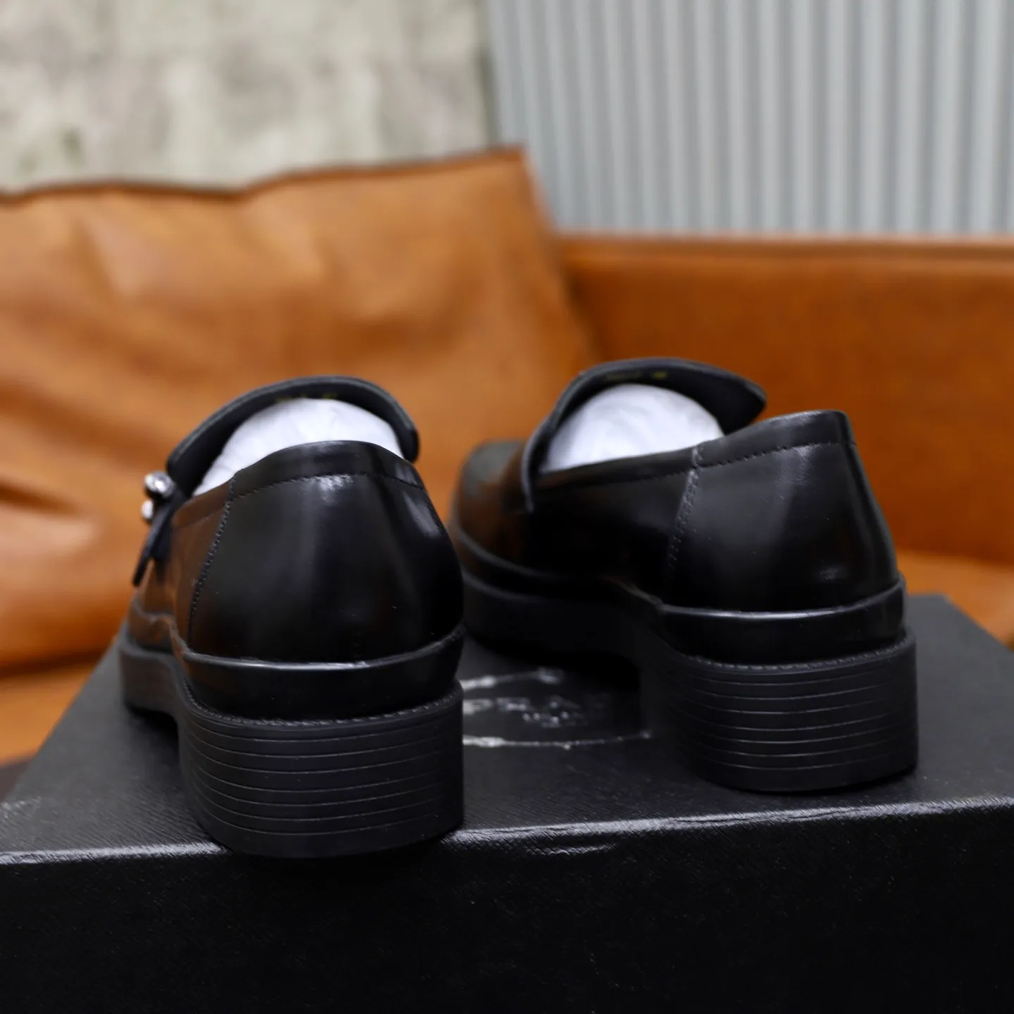 Ex-factory price: 500💰🙅‍♂️🙅‍♂️🙅‍♂️ Brand: PRADA Standard code: Men's code 38-44 (45 can be customized) Grade: Same style as the official website Original order quality Material: Original cowhide surface Comfortable lining Original outsole Style category: Men's fashionable casual leather shoes Distinguished big-name luxury elements Top luxury Color: Color of the actual picture